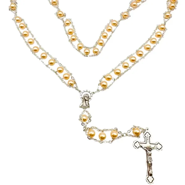 Rosario de perlas dorado